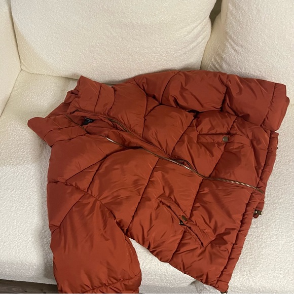 Rust orange puffer jacket - Picture 2 of 2